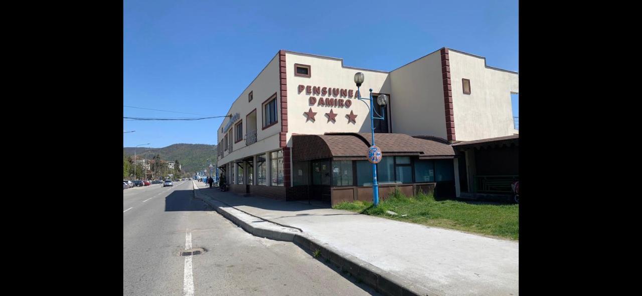 Pensiunea Damiro Orşova Esterno foto
